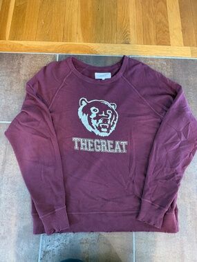 THE GREAT. Mulberry The College Sweatshirt with Bear